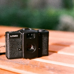 A blog from an addict of analog photography. Snapshots tell stories. 
