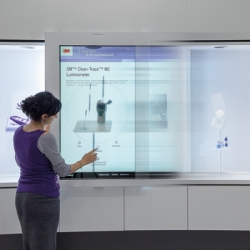 The product universe of 3M can be discovered interactively with the help of transparent, movable touchscreens.