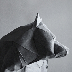 The T-Shirt Issue has opened its 3D elements archive as per May 20th. First up is the wolf's head, available for free download as paper model. 
