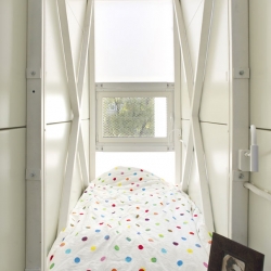 The Keret House is an ­art installation in the form of an insert between two existing buildings, representing different historical periods in Warsaw’s history. Located on a plot ­measuring 92-152 centimeters in its ­widest point.