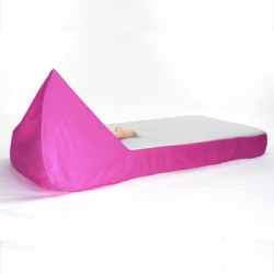 Sleepyhead, a bed cover creates a little room in bed for comfortable dreaming. The corner is held up by one stick that disappears under the mattress. From Frenchknicker