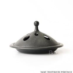 Stylish mosquito coil holder made of Japanese traditional Nambu ironware.

