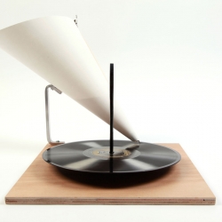 Minimalistic Gramophone by Livia Ritthaler. Check the video.