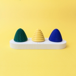 Spin & Relax! 3D printed spinning tops created by the Polish designers of UAU Project. Push the handle in the main part until you hear it click in place. 