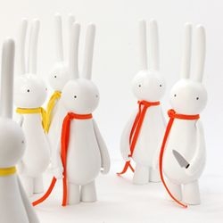 Mr Clement's Petit Lapin figurine is finally available. Love their cozy yellow and orange scarves, but what's the story behind the letter and the knife?
