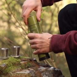 The VSSL Flask is a LED flashlight with a flask and collapsable cups in it. And thanks to a built-in compass it’s both a pick-me-up and guide-me-home.