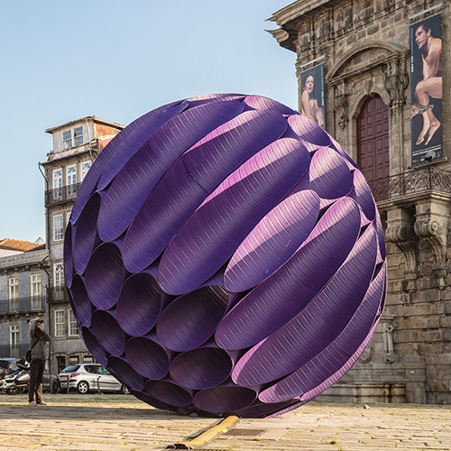 "Eclipse" is a large-scale temporary installation in Porto, designed by FAHR 021.3 to celebrate the twentieth anniversary of the classification of the city's historic center as Unesco World Heritage site.