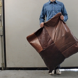 Patch is a project from HeyTeam which wants to recover discarded leather from the shoe industry. That is how we gave a second life to a precious material, doomed to be wrecked.