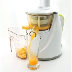 Hurom Slow Juicer ~ i'm impressed ~ the combination of screens and maceration create the driest pulp i've seen, and the least frothy juice! And it sounds like its chewing...
