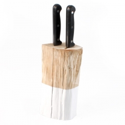 A great knife block by german label °es - made of a natural wood block.