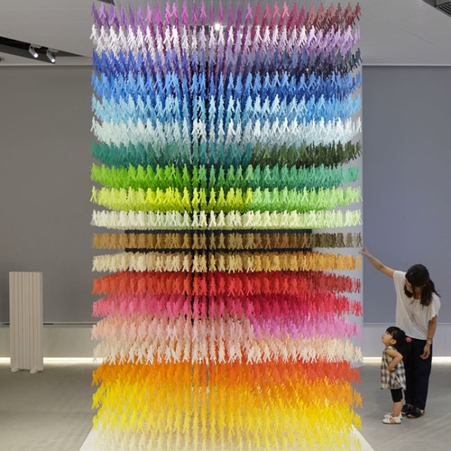 Emmanuelle Moureaux has revealed an installation that uses centimeter-level measurement accuracy of the Quasi-Zenith Satellite System as a motif. 
