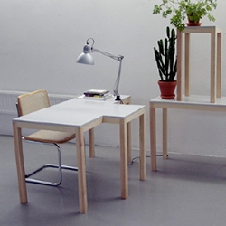 7wonders, the modular wooden table created ​​by Swedish designer Amanda Karsberg in collaboration with Dennis Graben.
