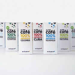 The Alternativa 3 coffee packaging is simple & clean, cleary defined their message as a fair trade orgenization - Designer Nestor Urdanpilleta 