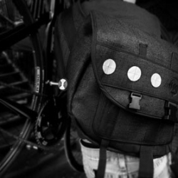 Goliath Messenger Bag looks great and has lots of pockets.