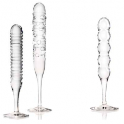 Richard Hutten will be exibiting a series of glass dildos at the Red light design event in Milano this week! The series of glass dildo´s have champagne glass stem, and are made to celebrate special moments. 