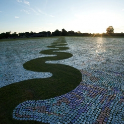 Bruce Munro installed his new artwork ‘CDSea’ in a field near Kilmington, UK, over the past weekend. An inland sea made of 600.000 CDs which are dazzling like mirrors reflecting sunlight and moonlight.