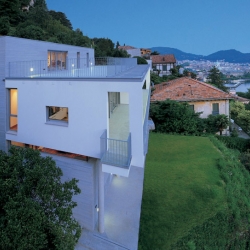 Razionalismo Comasco - Como, with stunning views, Architect Marco Castelletti nods to 30's Italian architecture in a modernist house, proportioned and segmented with precision.