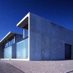 This awesome bunker house designed by Thomas Bendel reminds me a bunker from the war era.  It is mainly built with concrete blocks that combine well with minimalist window glass and dark aluminum.