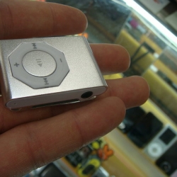 Faux iPod shuffle sighted in Korea. I love that the  navigation is in an octagon. 