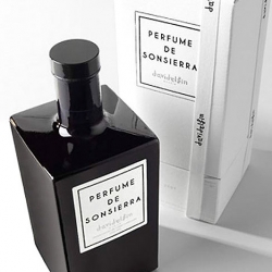 What seems to be an elegant and classic perfume bottle, is the gorgeous packaging for the Rioja wine Perfume de Sonsierra designed by Spanish fashion designer David Delfin.