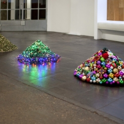 Christmas Three is a deconstructed version of the Christmas tree. It encourages the viewer to take solstice: to come to a stop, make stand still, and thus reflect on the year that was and look forward to the year ahead.