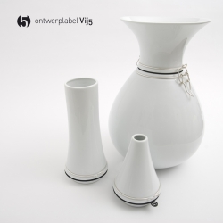"Always a fitting vase for your bouquet!"
The FlexVase is an adaptable vase with 3 interchangeable intention pieces. 
by 'ontwerplabel Vij5'