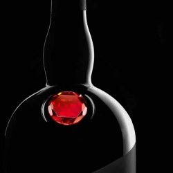 Grand Marnier celebrate its 130th birthday with 8th limited edition : Grand Marnier Ruby Edition. Glossy black, ruby, jewel.