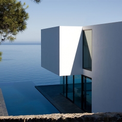 House AIBS by Atelier Architecture Bruno Erpicum & Partners is anchored on top of a cliff on the Spanish coast. Breathtaking panoramas.