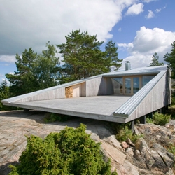 Located on a small island in the impressive Archipelago Sea of Southeast Finland this decent and well camouflaged wooden summer house was designed by the Helsinki based practice Huttunen–Lipasti–Pakkanen Architects.