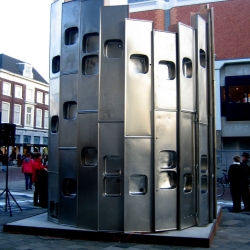 This small pavilion, the Recycloop, stands in Dordrecht, the Neterhlands. It is the latest creation from 2012architecten. The folly is made from kitchen sinks and will host a different artwork by artists every month.