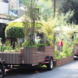 Green space serving as an extension of the sidewalk, in Mexico City. Designed by DAS Arquitectura.