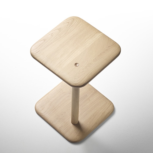 The Egon auxiliary table is Iratzoki & Lizaso's take on a product typology that has typically been associated with technicality. An unlikely product type for Alki where they made extensive use of solid timber.