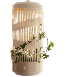 Why do many products only serve a single function?  This question served as an incentive for Neffa to look for unexpected and surprising combinations. One of the newest concepts is Ivy Xposed; a combination of light and plant.