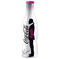 This exclusive Coca-Coca Light bottle featuring Karl Lagerfeld's silhouette is an exclusive creation with the addition of a unique box in limited edition, accompanied with a bottle-opener discreetly hidden in a drawer.