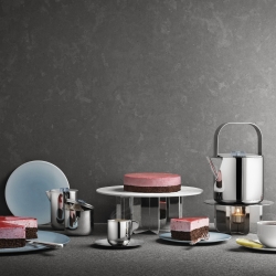 'Tea with Georg' is an extremely refined tea and coffee set. Design by Scholten & Baijings and Georg Jensen.