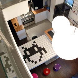 Today we visit a loft, located in Le Havre, France and were  immediately captivated with the Space Invader kitchen table ...  directed by La Cabane