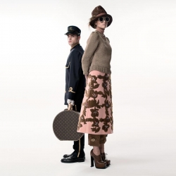 John Wright directed this spectacular fashion film for Louis Vuitton in conjunction with the launch of their AW12 collection.