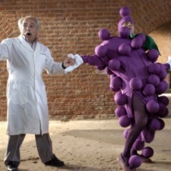 The new and humorous argentinean wine ads. Singing in the cup.