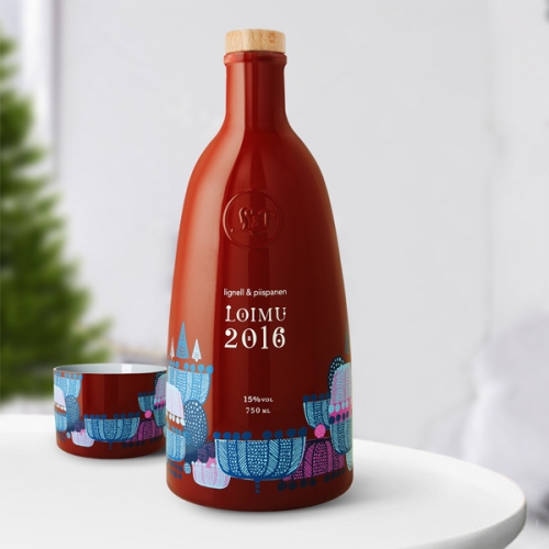 This year's edition of the scandinavian vintage glögg 'Loimu' from Lignell & Piispanen is here, with a tasty hint of black currant, the jewel of the arctic nature. Packaging of this artisan product is designed by Jaani Vaahtera / Lönneberga design ateljé. 