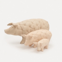 We love "Still lives" from Kraud, a life-sized pig leather stool from german Design label Kraud (Yvonne Fehling & Jennie Peiz).