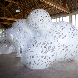 Double Agents White - by Marc Fornes & THEVERYMANY is a unique investigation on swarm behaviors and lightweight self-supported envelopes (Atelier Alexander Calder in Sache, France).