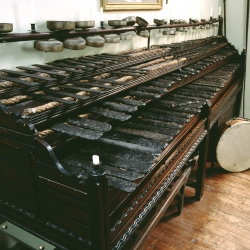 This14 foot-long 1.5 ton stone xylophone was made in 1827 by Keswick stonemason Joseph Richardson out of rare 'hornfels' rock found between the mountains Skiddaw and Blencathra in North Cumbria, UK.
