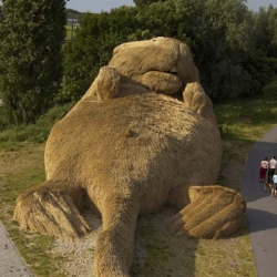 This giant rabbit musk rat was installed in Zuid, Holland to mark the lowest point below sea level (6.86 meters) in the country.