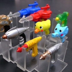 1/6th scale atomic pistols by ixtee production are so awesome ~ no clue what i would ever do with them, but how adorable/funny are they? See them in the hands of toys as well!