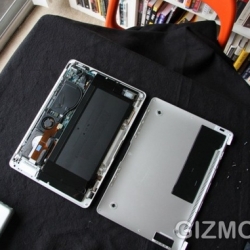 So what IS inside that Macbook Air? The boys at gizmodo broke into theirs to find out...
