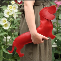 Real leather bag in the shape of a Dacshund, available in brown, red or black leather. Designed by Caroline Borger & Klaartje de Hartog. Available for you wiener dog fans this month in the US and abroad.