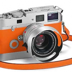 Once again Leica and Hermès get together. This time they present the M7 Hermès Edition, an aluminum camera wrapped in Hermès leathers. Just amazing!