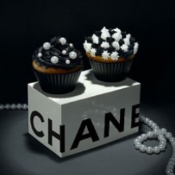 The fashion cupcakes by photographer Therese Aldgard and Lisa Edsalv. Chanel, Louboutin, Vuitton and others. They look great!