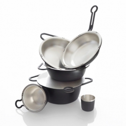 The Pan 999 set of cookware designed by Tobia Scarpa is the most recent stage on a course that the Milanese silversmith’s studio San Lorenzo has been following since 1970. 