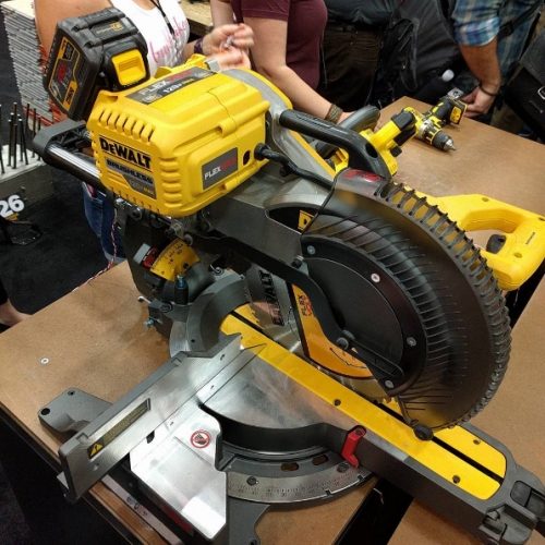 @Toolaholic shares a great peek inside the DeWalt announcement of the new FlexVolt system! "Power of corded. Freedom of cordless." 60V/20V batteries, cordless miter saw, 4 battery portable power station and more!